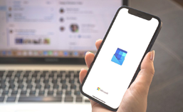 users switching to Android or iPhone